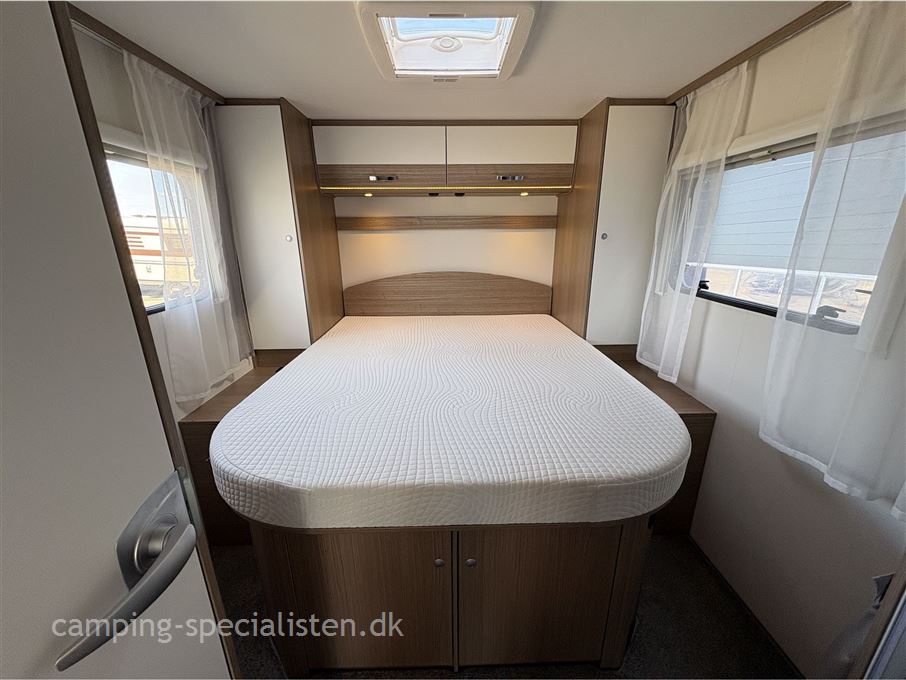 Carado I 449 queensbed seng og hæve seng